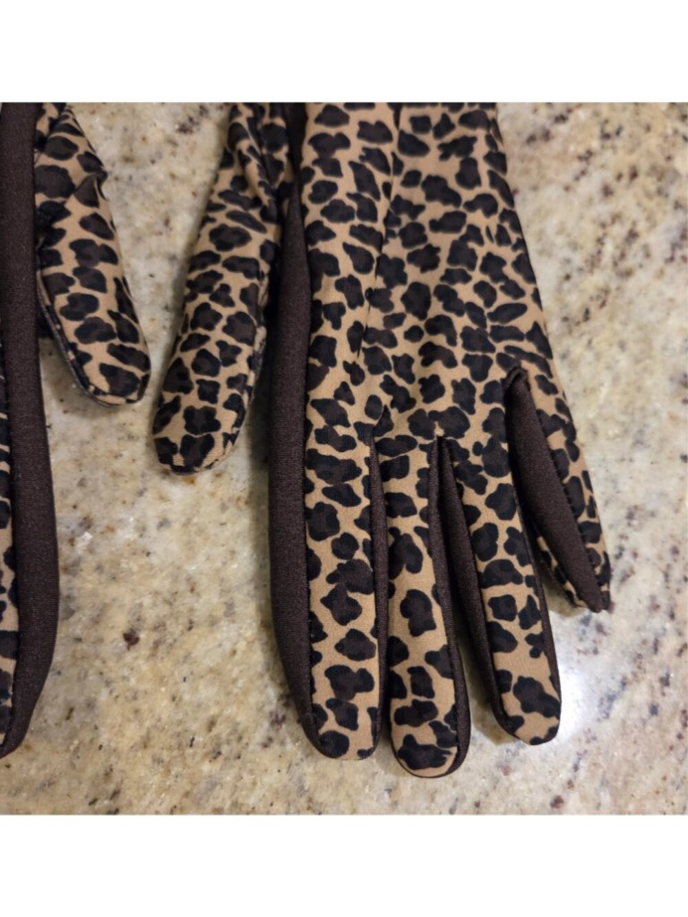 Isotoner Womens One Size Cheetah Leopard Animal Stretch Gloves Grip Palm - Picture 3 of 16